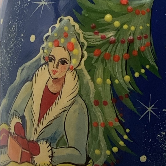 Vintage Hand Painted 5 1/2” Christmas Egg Featuring Santa and Horse Drawn Sled - Picture 6 of 13